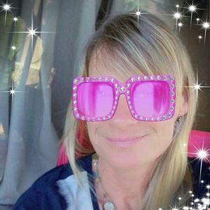 Meet your Posher, Angie